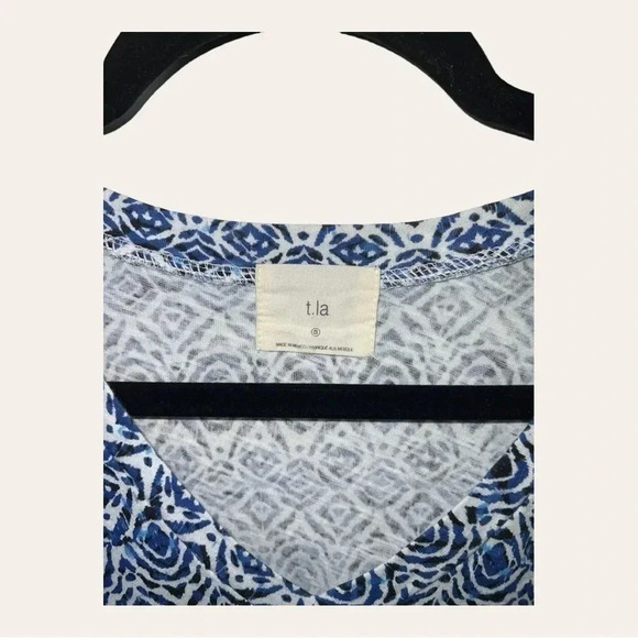 ANTHROPOLOGIE T. LA SLEEVELESS TOP SIZE SMALL BLUE AND WHITE IN COLOR - Picture 4 of 10